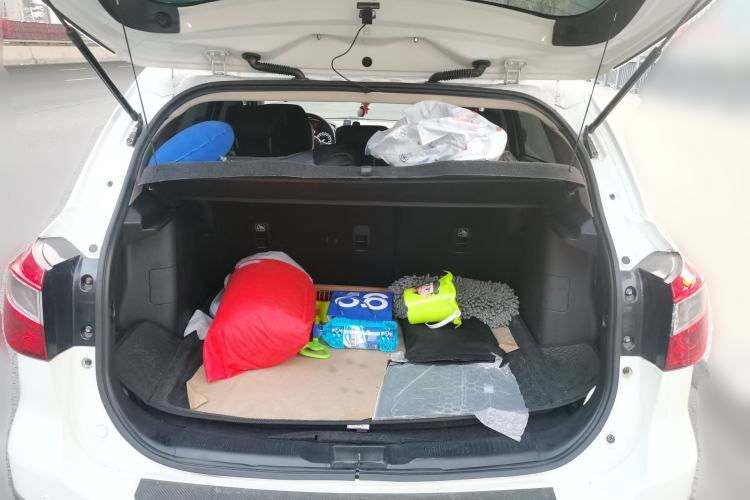 Used Suzuki S-Cross 2015 1.6L CVT Two-Wheel Drive Entry-Level Trim Trunk