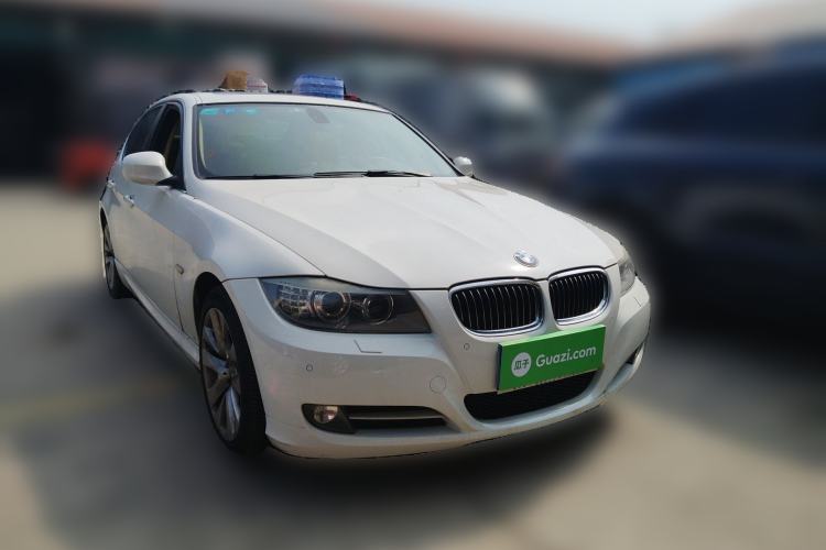 Used BMW 3 Series 2010 320i Luxury Model Front Right 45 Deg