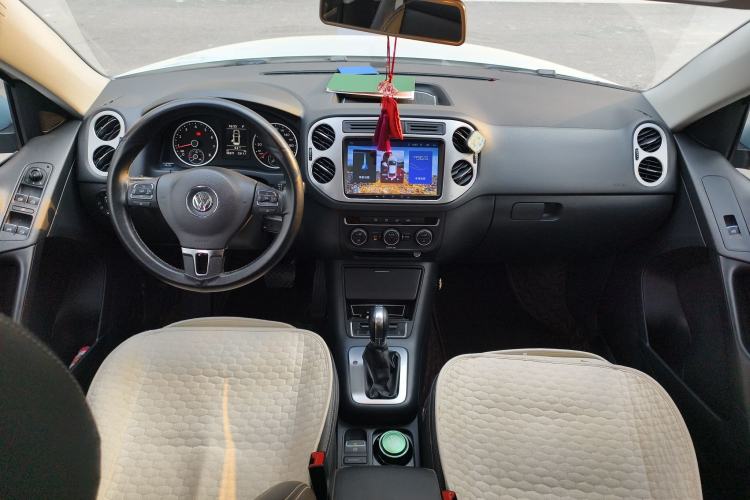 Used Volkswagen Tiguan 2016 280TSI Automatic Two-Wheel Drive Silk Road Comfort Edition Center Console