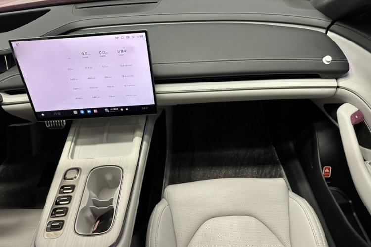 Used Xiaomi Auto SU7 2024 Four-Wheel Drive Ultra-Long Range Advanced Intelligent Driving Max Edition Interior 6