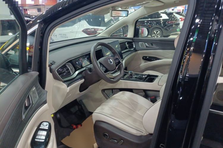 Used Denza D9 2024 DM-i 980 Four-Wheel Drive Flagship Model
