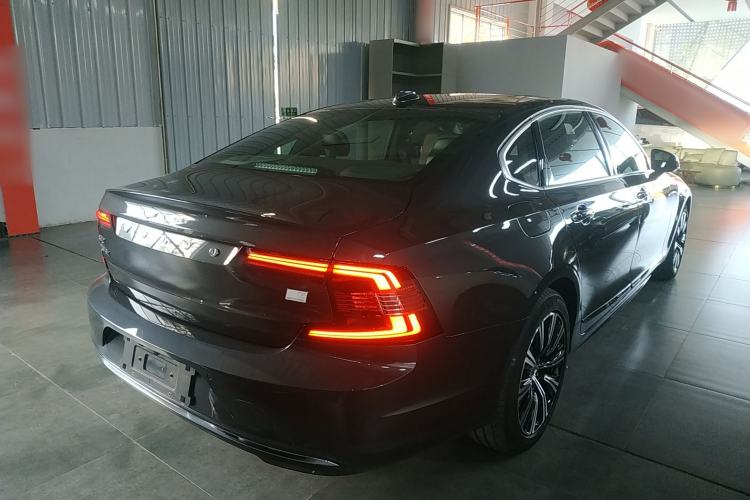 Used Volvo S90 New Energy 2021 T8 eDrive Hybrid Zhiyi Luxury Edition
