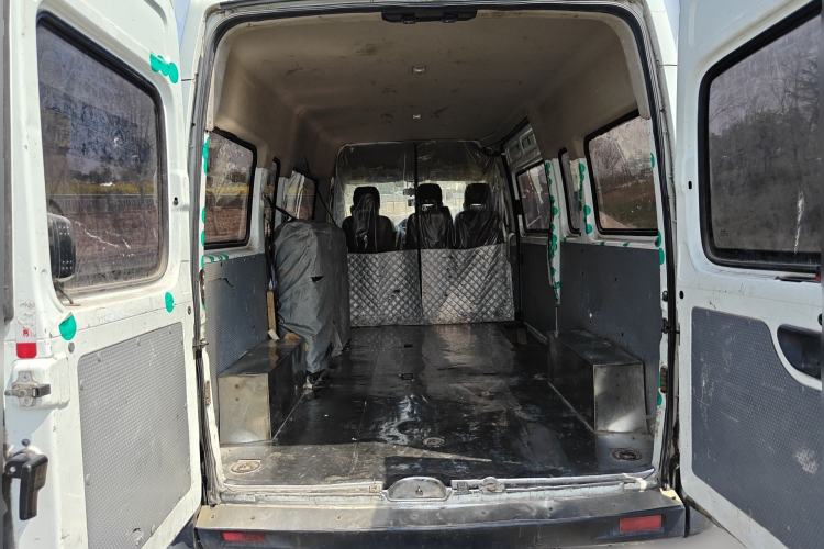 Used SAIC MAXUS Xintu V80 2019 2.5T Classic Model 6-Speed Manual Aotong Long Wheelbase Mid-Height 7-Seater