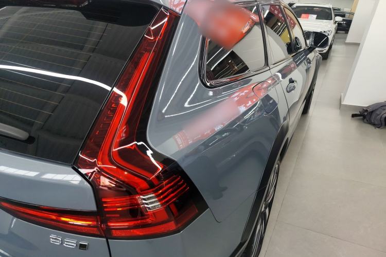 Used Volvo V90 2022 Cross Country B5 AWD Prestige Edition