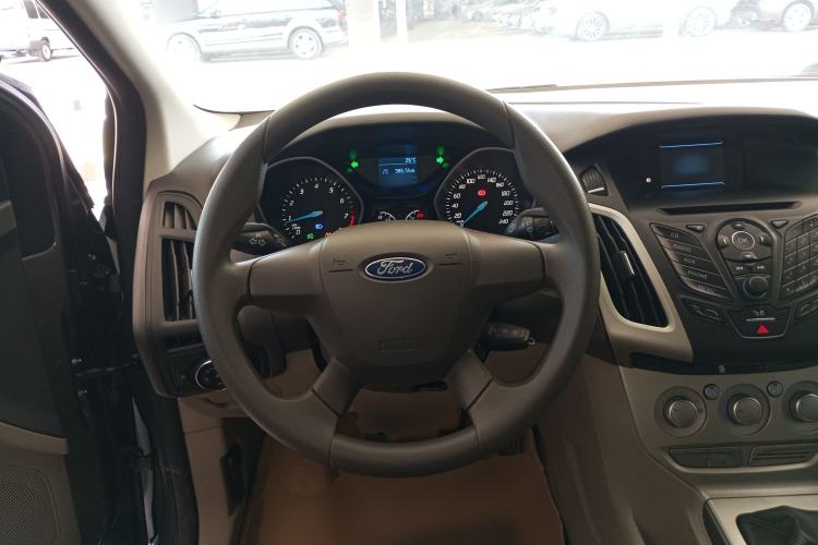 Used Ford Focus 2012 Sedan 1.6L Manual Comfort Model
