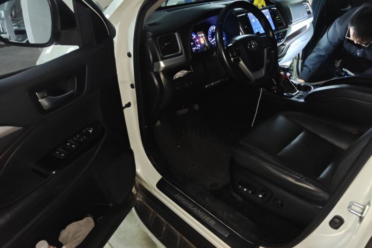 Used Toyota Highlander 2018 2.0T Four-Wheel Drive Prestige Version 7 Seats China VI Standard Driver Seat