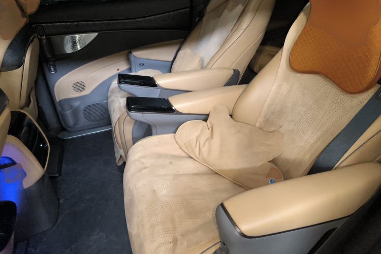 Used Denza D9 2022 DM-i 1040 Prestige Model