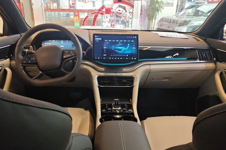 Used BYD Song PLUS New Energy 2025 DM-i Intelligent Driving 112KM Prestige Model Center Console