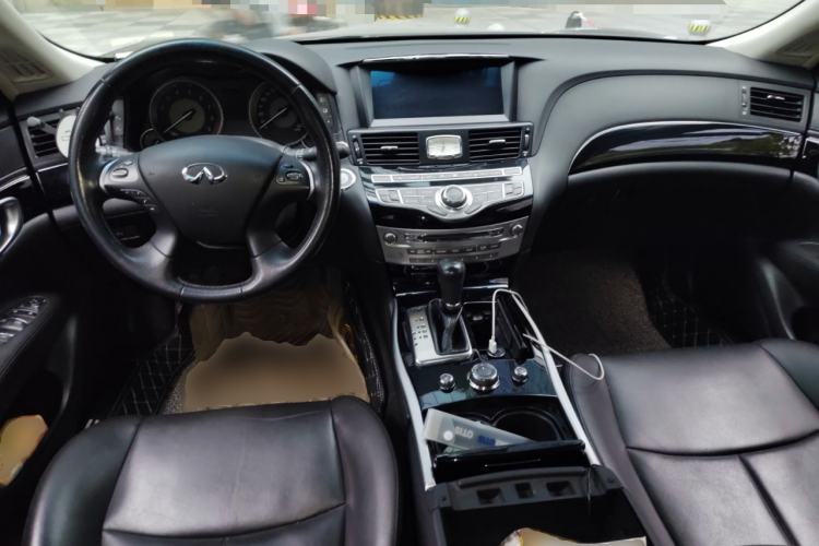 Used Infiniti Q70 2017 Q70L 2.5L Elite Edition Center Console