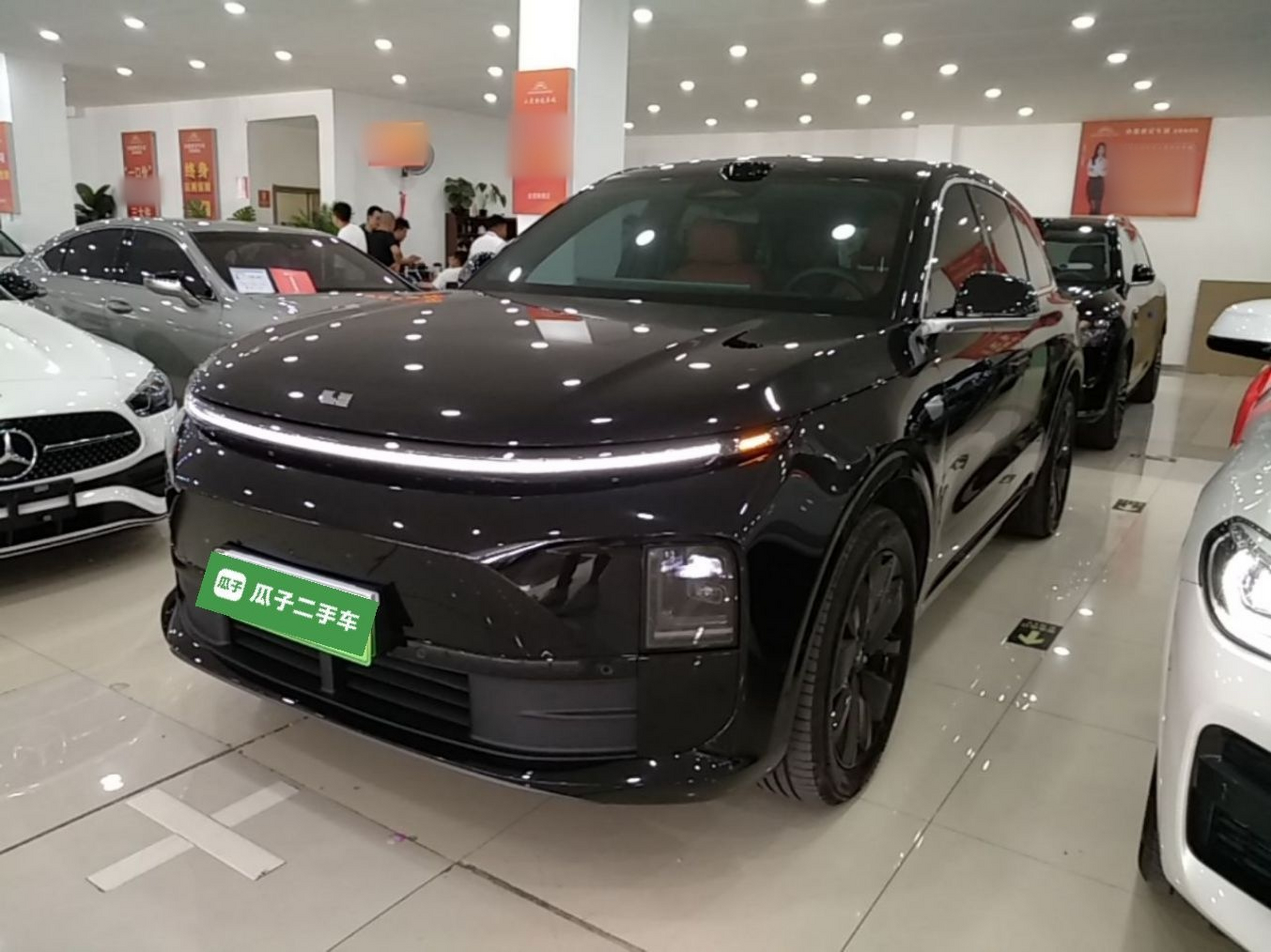 Unter der Vorderseite des Autos