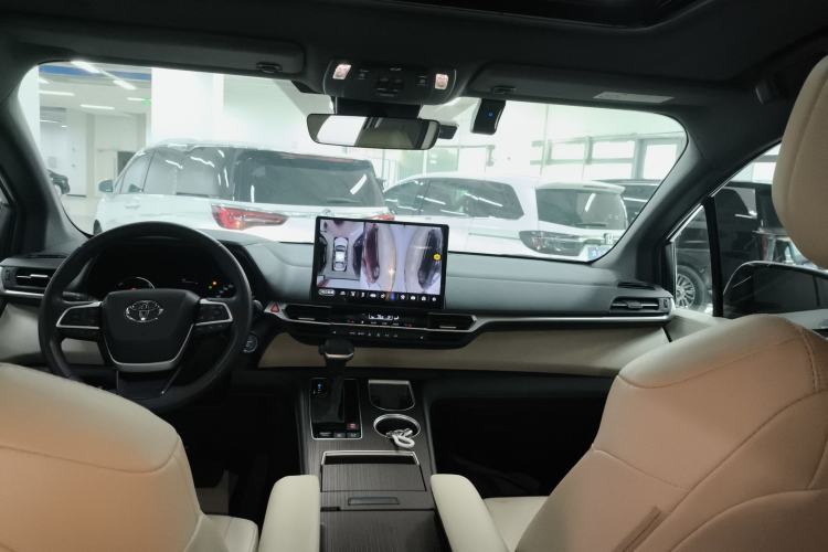 Used Toyota Sienna 2023 2.5L Hybrid Luxury Edition