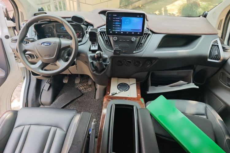 Used Ford Transit 2017 2.0T Diesel Multi-Purpose Commercial Vehicle Mid-Drive Mid-Roof China IV Standard
