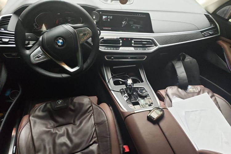 Used BMW X7 2022 xDrive40i Luxury Package with Leading Features
