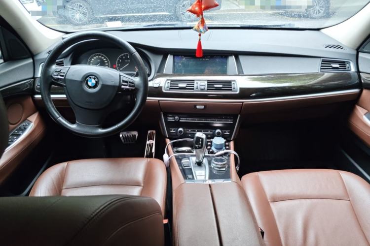 Used BMW 5 Series GT 2014 528i Leading Model Center Console