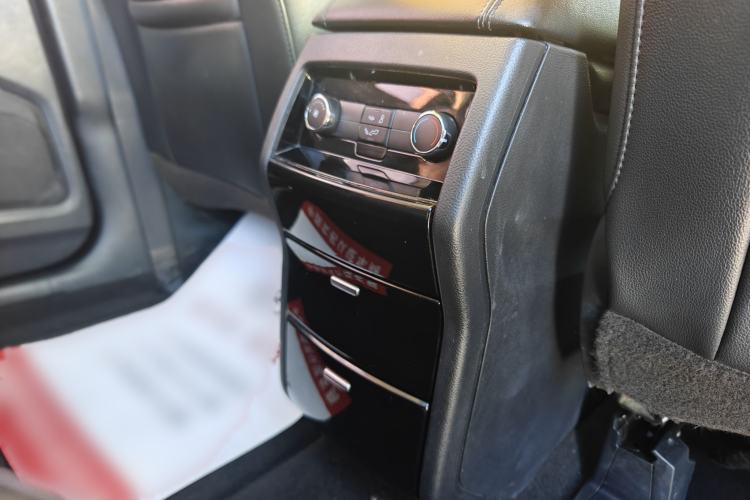 Used Ford Edge 2018 EcoBoost 245 Two-Wheel-Drive Platinum Edition 7-Seater China V Emission Standard Interior 14