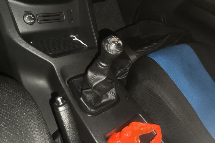 Used FORTHING Lingzhi 2023 M5L 1.6L Comfort 9-Seater