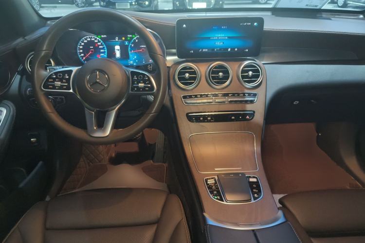 Used Mercedes-Benz GLC 2022 GLC 300 L 4MATIC Dynamic Edition Prestige Model Center Console