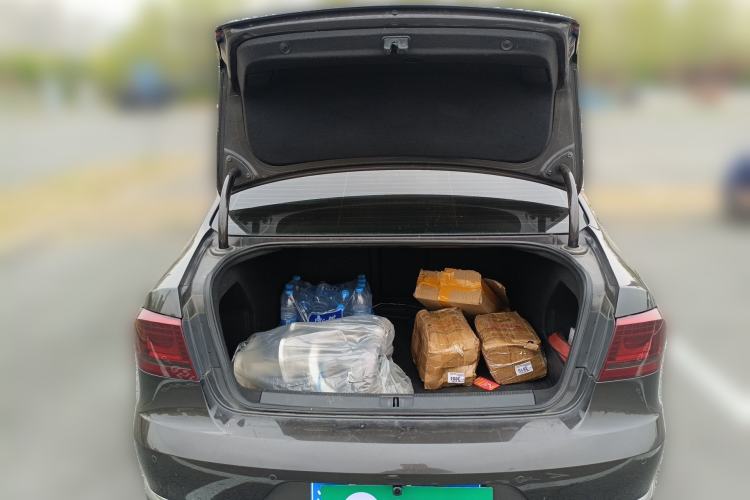 Used Volkswagen Magotan 2012 Revised Version 1.8TSI Leading Edition Trunk