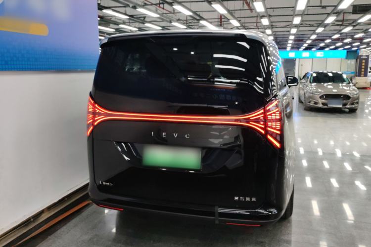 Used Geely Galaxy LEVC L380 2024 100 kWh 6-Seater Two-Wheel Drive Air
