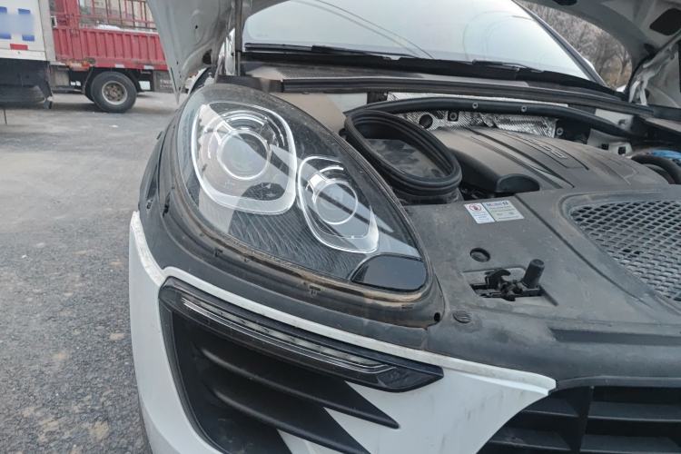 Used Porsche Macan 2017 Macan 2.0T Exterior 6