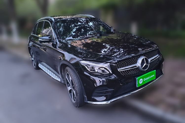 Used Mercedes-Benz GLC 2018 GLC 260 4MATIC Luxury Model Front Right 45 Deg