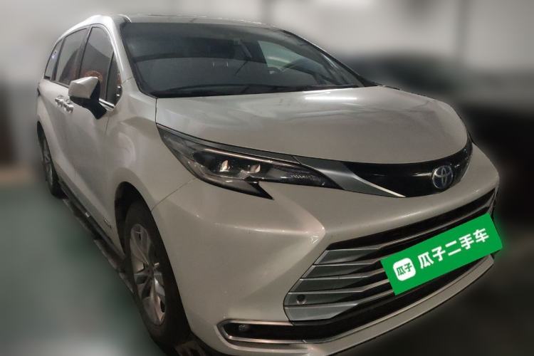 Used Toyota SIENNA 2021 2.5L Hybrid Platinum Edition Front Right 45 Deg