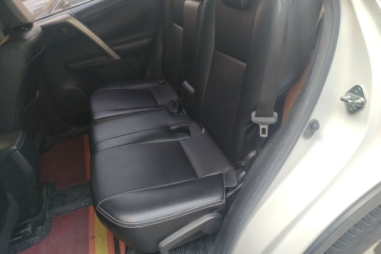 Used Toyota RAV4 2015 2.0L CVT Two-Wheel Drive Fashion Edition Left Rear Seat