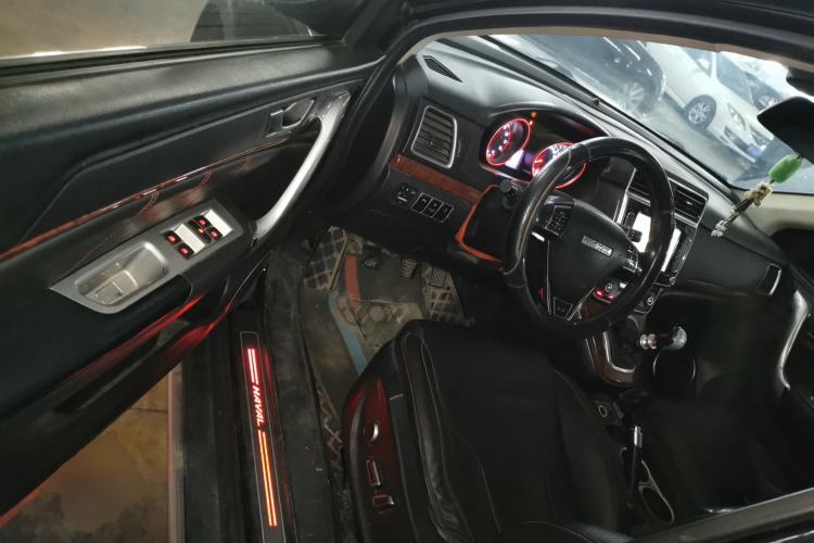 Used Haval H6 2015 Revised Version Sport Edition 1.5T Manual Transmission Two-Wheel Drive Elite Grade Driver Seat