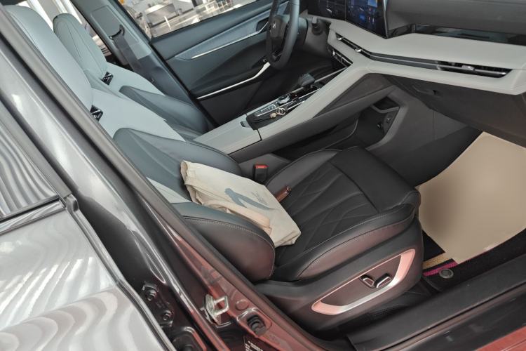 Used Changan CS75 PLUS 2024 3rd Generation Champion Edition 1.5T Intelligent Drive Dynamic Model
