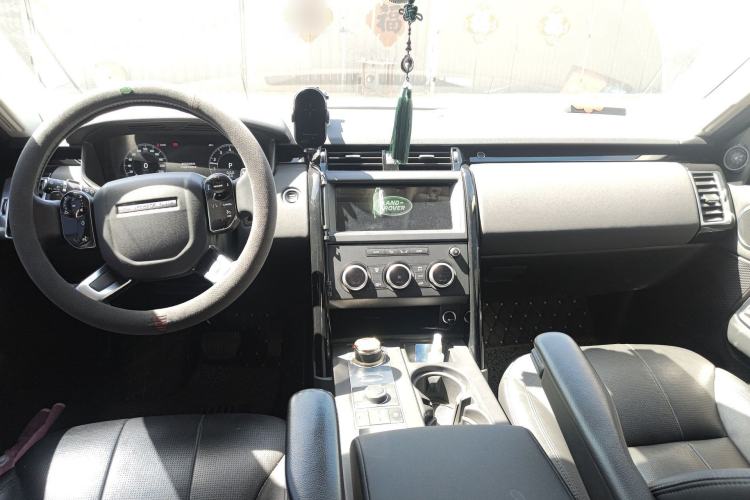 Used Land Rover Discovery 2020 2.0T SE Center Console