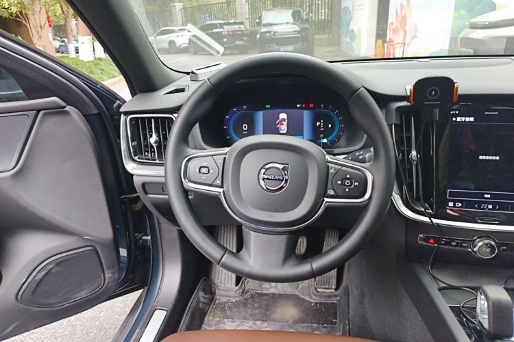 Used Volvo S60 2023 B4 Zhiyi Luxury Edition
