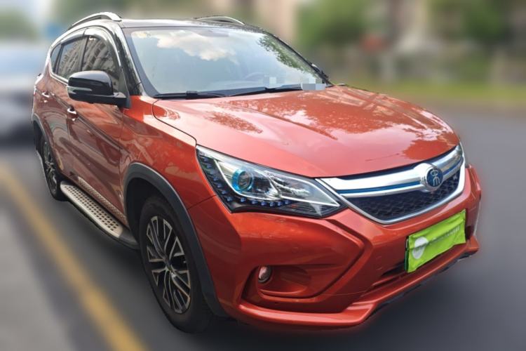 Used BYD Song New Energy 2017 Song DM 1.5TID All-Wheel Drive Luxury Model Front Right 45 Deg