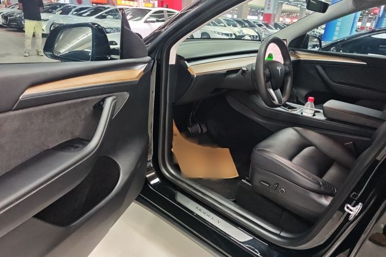 Used Tesla Model Y 2021 Long-Range All-Wheel-Drive Version 3D7