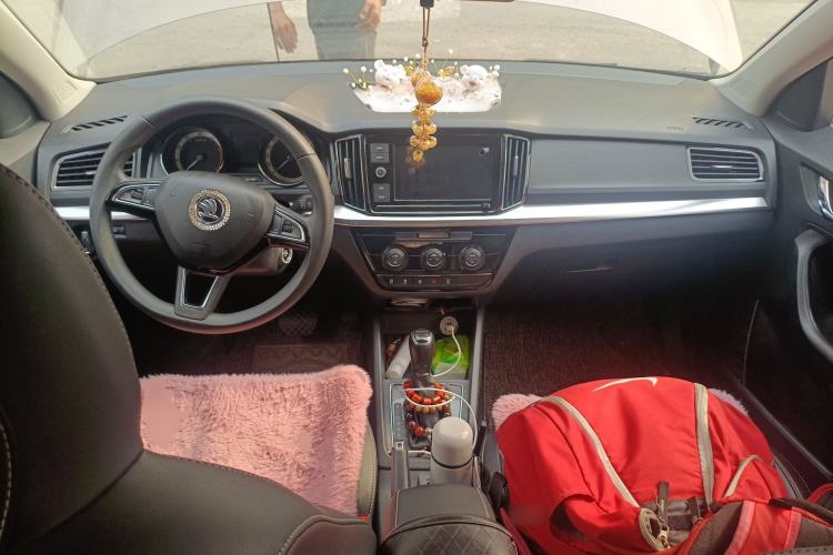 Used Skoda Kamiq 2018 1.5L Automatic Comfort Edition China VI Standard Center Console