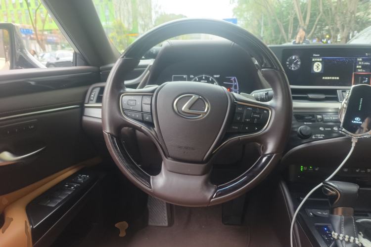 Used Lexus ES 2018 200 Luxury Edition China V Standard Steering Wheel