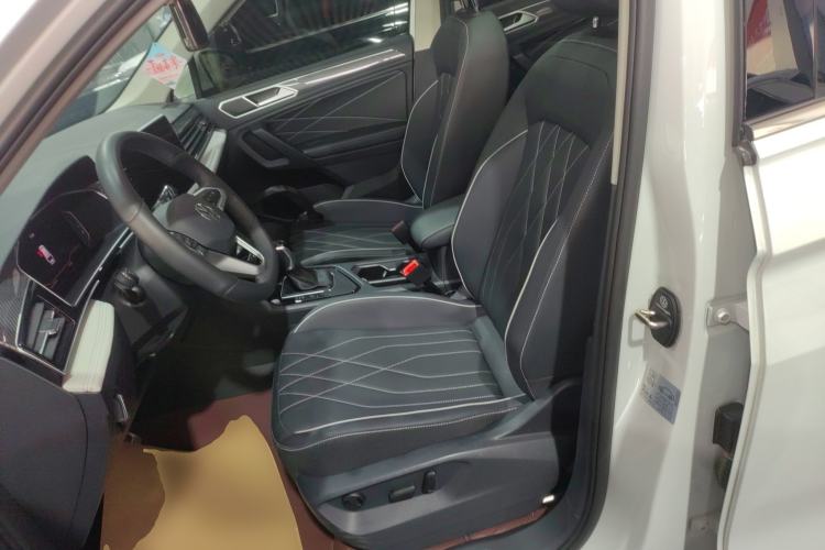 Used Volkswagen Tiguan L 2025 Model Outstanding Version 330TSI Automatic Two-Wheel Drive R-Line Longyao Edition