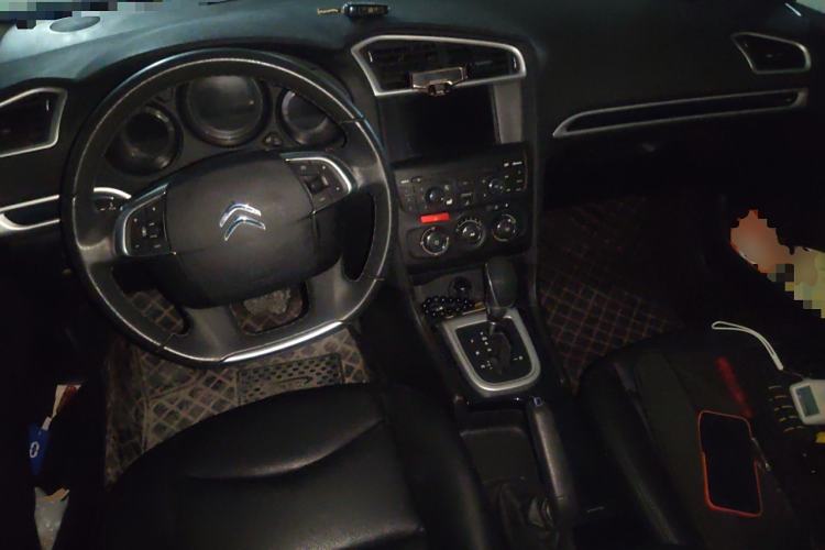 Used Citroen C4L 2014 1.8L Intelligent Drive Automatic Enjoyment Model Center Console