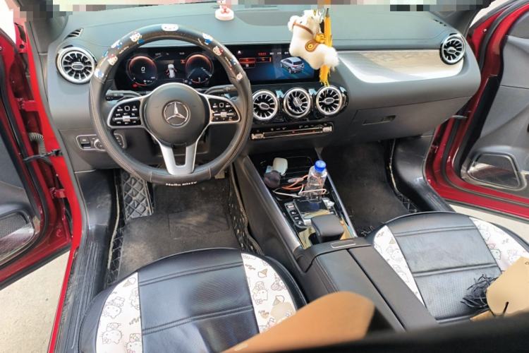 Used Mercedes-Benz GLA 2020 GLA 180 Center Console