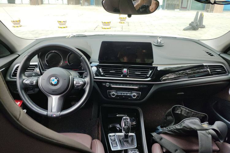 Used BMW 1 Series 2022 125i M Sport Night Edition Center Console