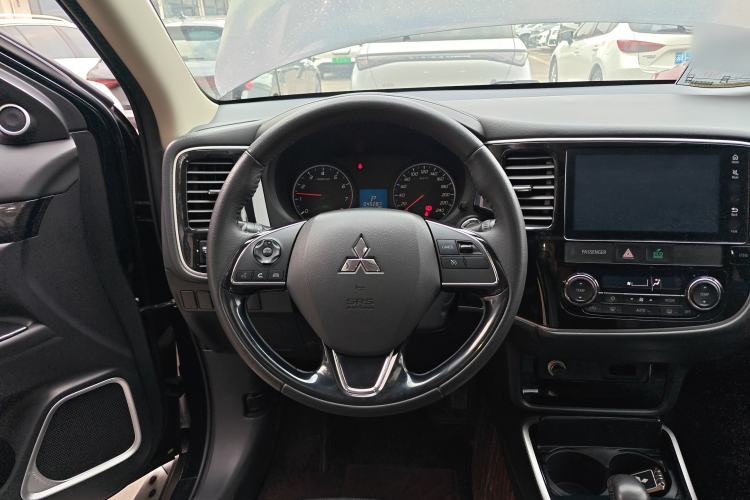 Used Mitsubishi Outlander 2018 2.0L Two-Wheel Drive Glory Edition 5 Seats
