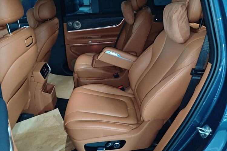 Used Hima AITO M9 2024 Range-Extended Ultra Version 52 kWh 6-Seater Model Left Rear Seat