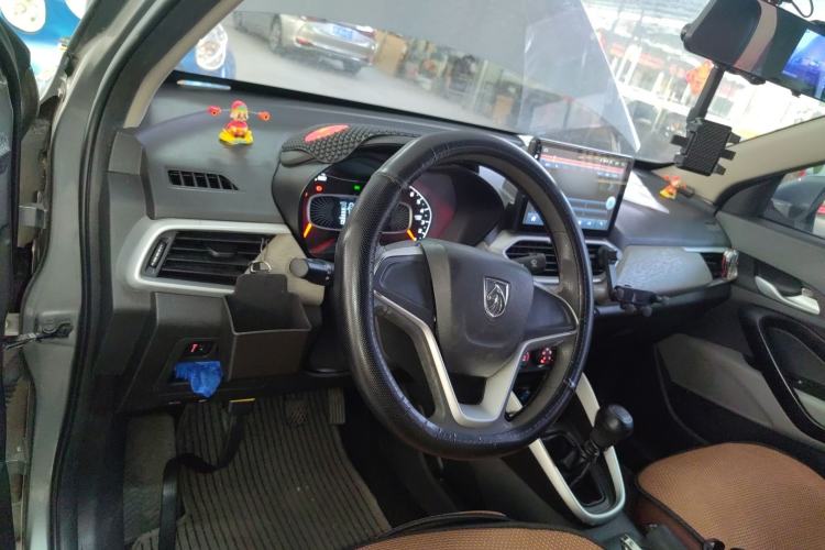 Used Baojun 510 2019 1.5L Manual Jingxiang Model 73kW China VI Emission Standard Center Console