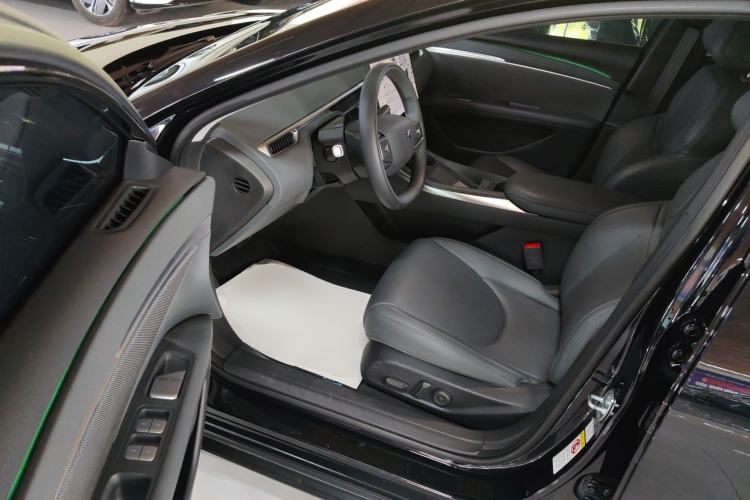 Used XPeng MONA M03 2025 600 with Ultra-Long Range Max Driver Seat