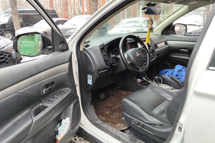 Used Mitsubishi Outlander 2014 2.4L 4x4 Deluxe Value Edition 5 Seats