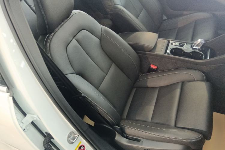 Used Volvo XC40 2024 B4 4x4 Smart Luxury Edition Right Front Seat