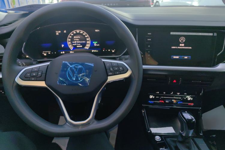 Used Volkswagen Passat New Energy 2025 430 PHEV Hybrid Business Edition Center Console