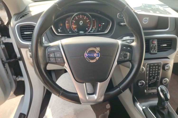 Used Volvo V40 2015 1.6T Zhiya Edition