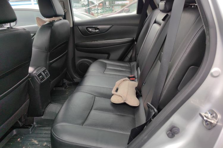 Used Nissan X-Trail 2015 2.5L CVT Leading MAX Edition 4WD Left Rear Seat