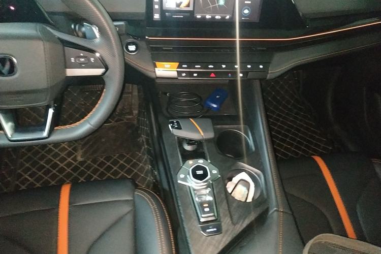 Used CHANGAN UNI-V 2024 1.5T Smart Navigation Version Gear Lever