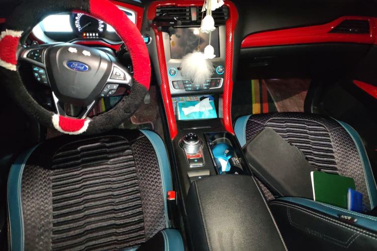 Used Ford Mondeo 2018 EcoBoost 200 Luxury Model Center Console